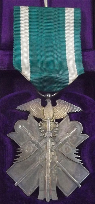 日中戦争で戦死した兵士に与えられた功七級金鵄勲章 - 命と引き換えの