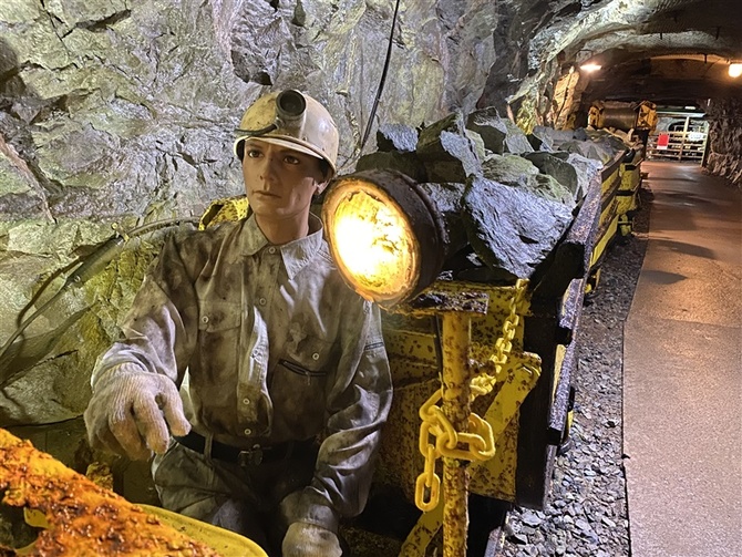 砂をすくって一獲千金！砂金採り 大分・日田の「鯛生金山」で体験