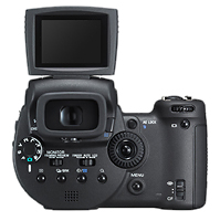 News and Information 有効1030万画素大判CMOSセンサーと広角24mmの