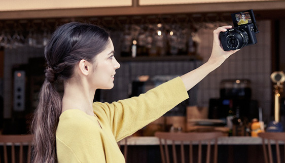 α6400 特長 : 撮影自由度を高める操作性と信頼性 | デジタル一眼カメラ