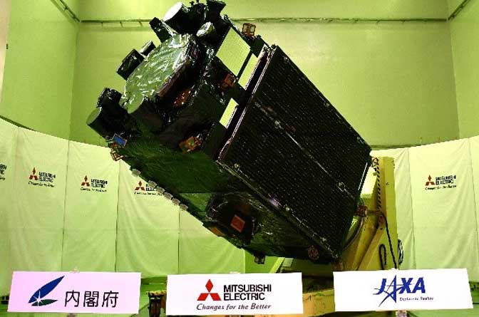 三菱電機鎌倉製作所で準天頂衛星システム「みちびき」6号機（QZS-6