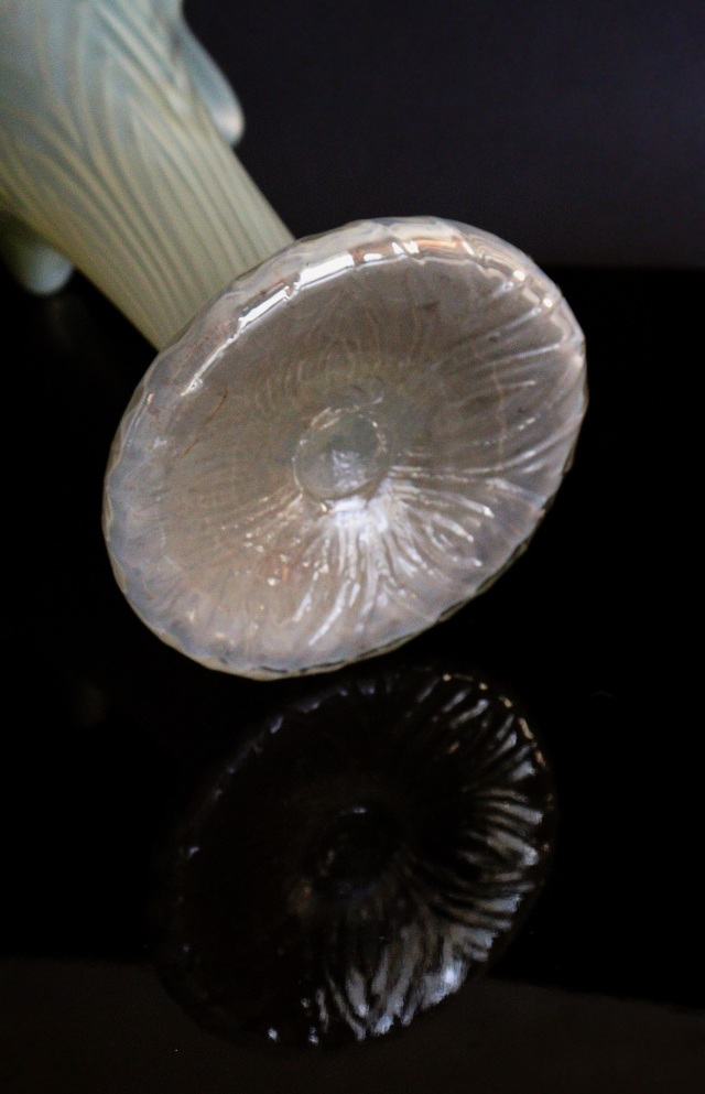 オパルセントガラスのフラワーベース アンティーク Antique Sam's