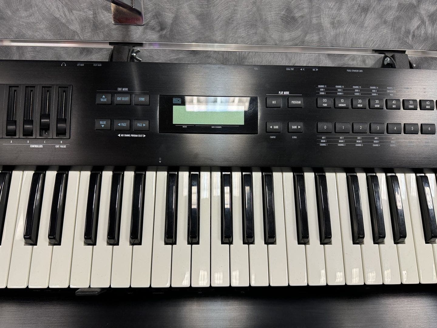 Alesis QS6 シンセサイザー 61鍵 ソフトケース付 ヴィンテージ Alesis