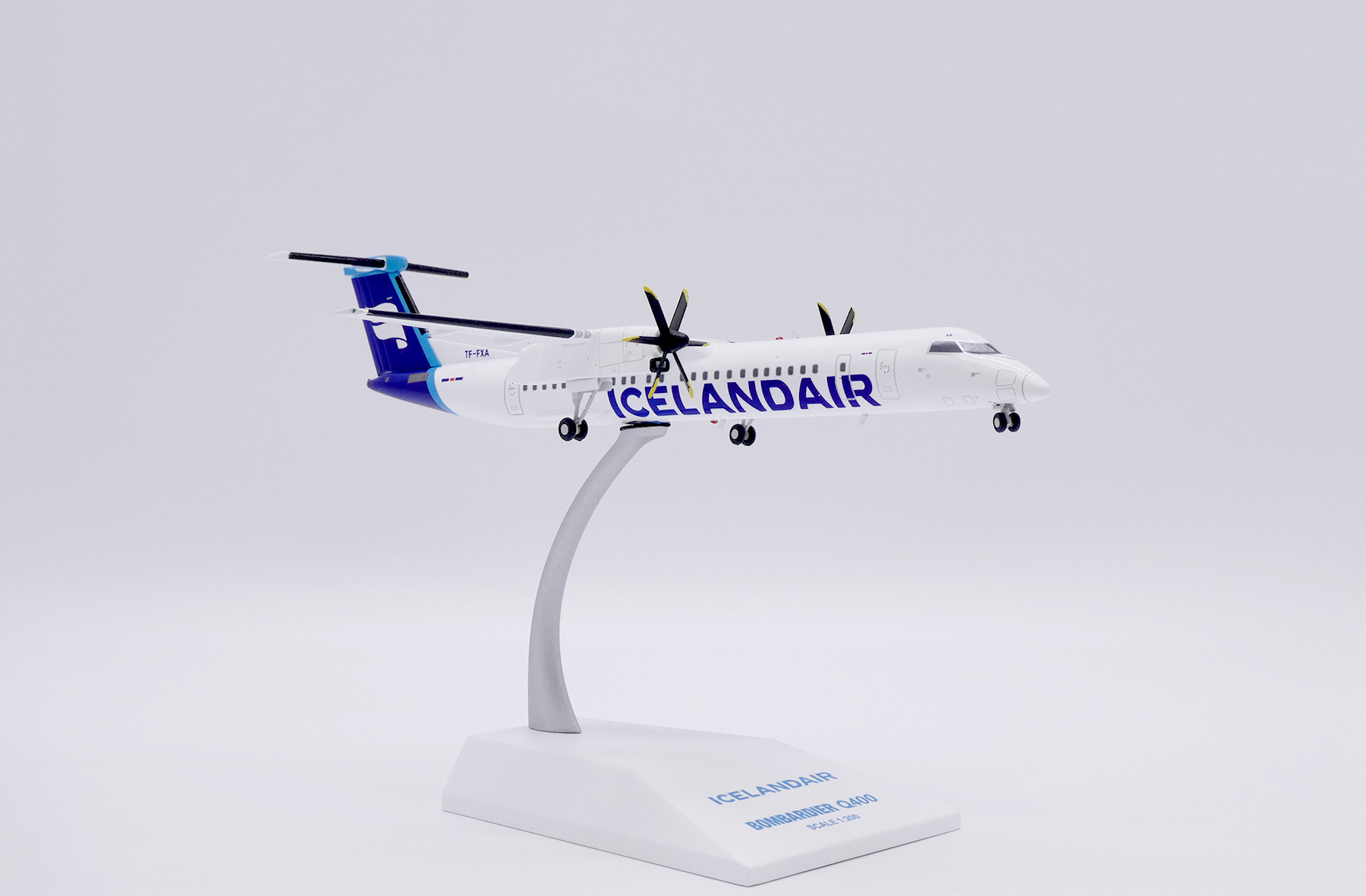 JAL Q400 1:200 モデル JA844C ヘリコプター JAL Q400 1:200 モデル