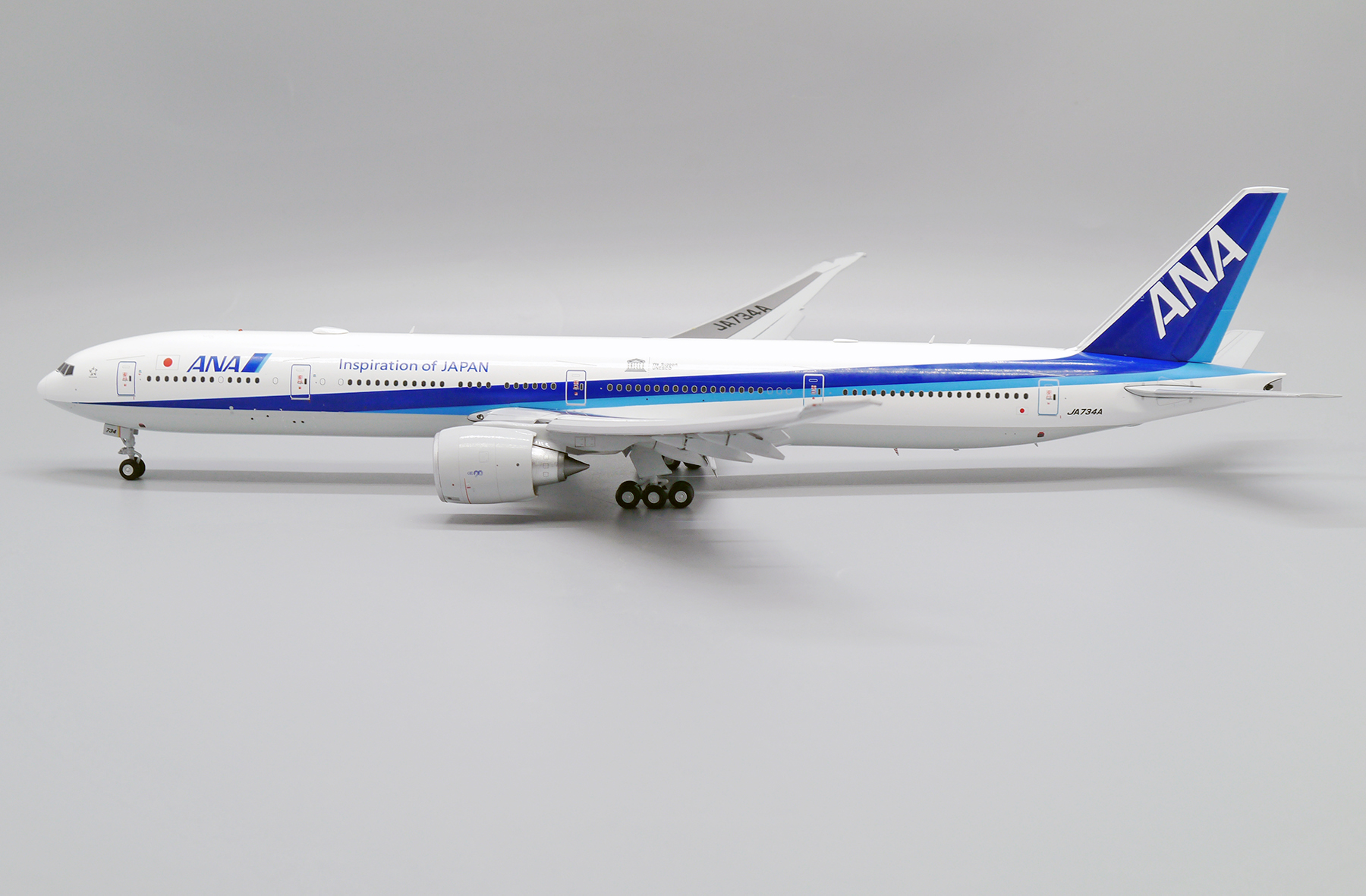 全日空商事 ANA Boeing 777-300ER 1/200 Amazon.com: 1/200 Boeing 777