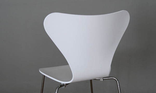 セブンチェア 3107 / ラッカー ホワイト / クローム脚FRITZ HANSEN
