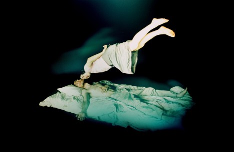 SHIFT 日本語版 | NEWS | 志賀理江子 写真展「カナリア門」