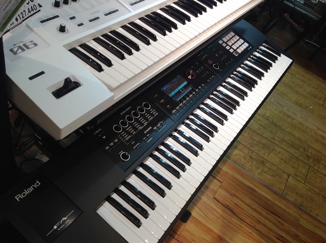 シンセ】ローランド待望の76鍵シンセサイザーFA-07、アナログシンセSE