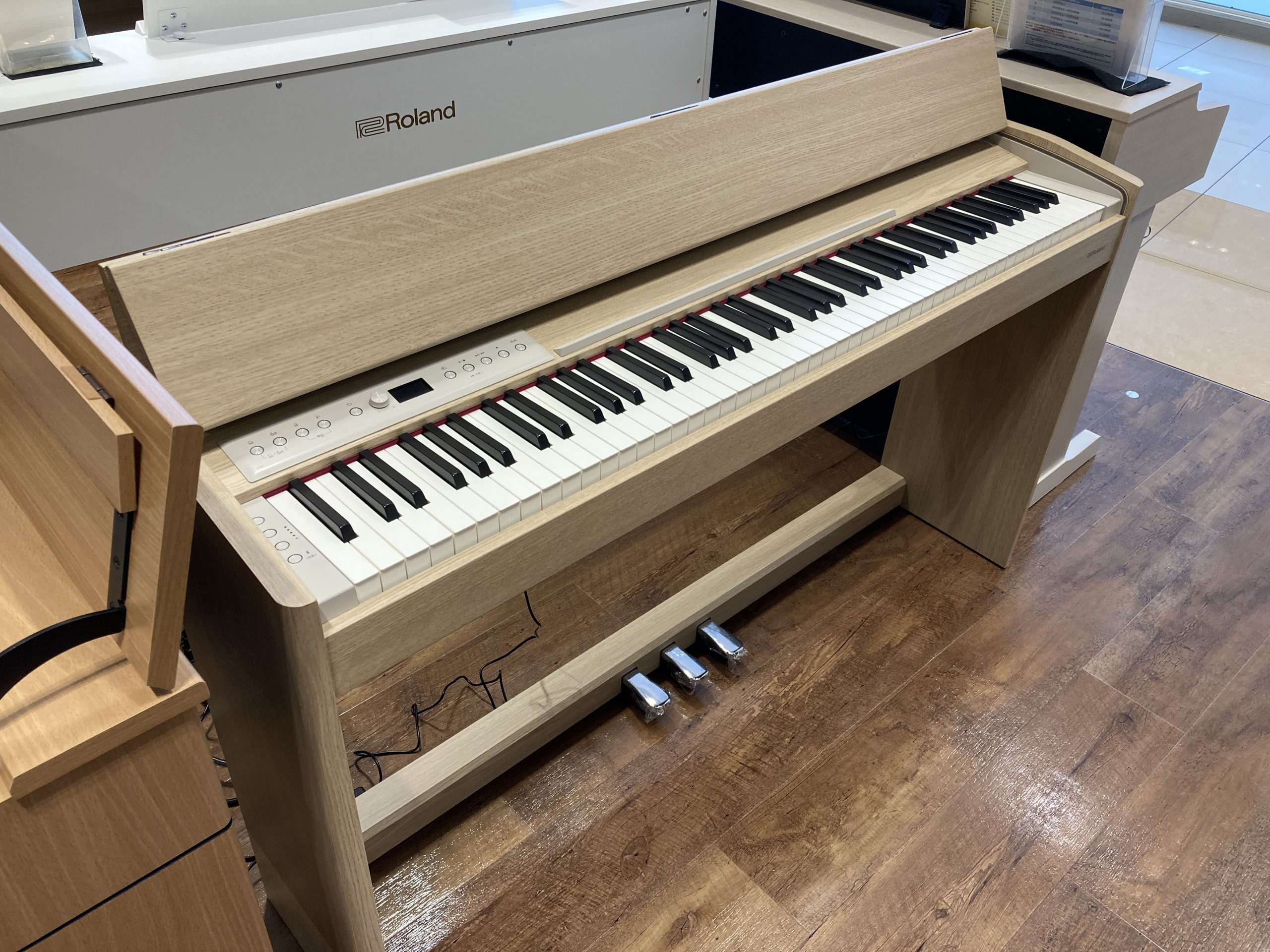 新製品】Roland F701入荷いたしました！！｜島村楽器 ラゾーナ川崎店