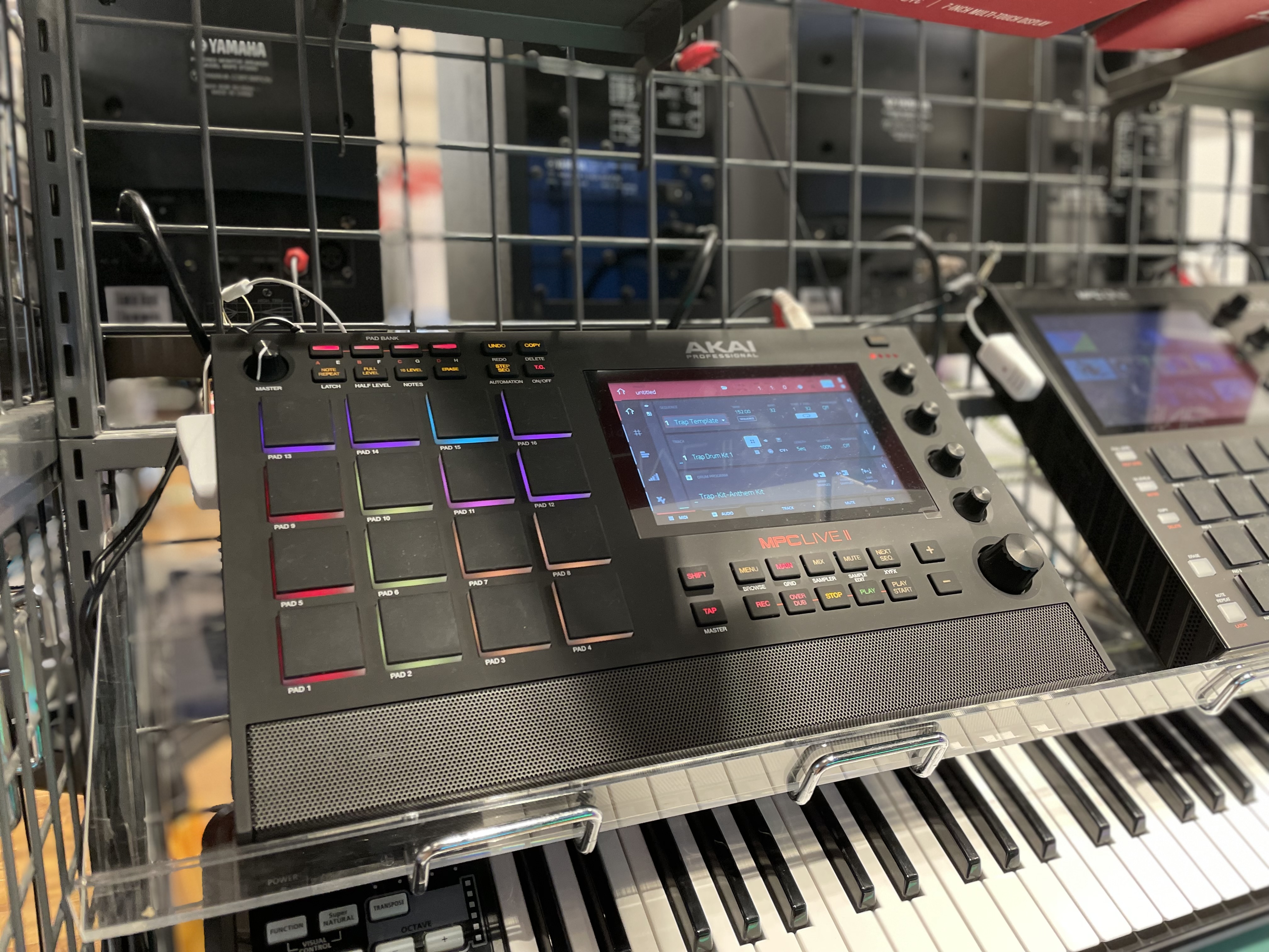 AKAI~ MPC LIVE Ⅱ 展示開始!｜島村楽器 ラゾーナ川崎店