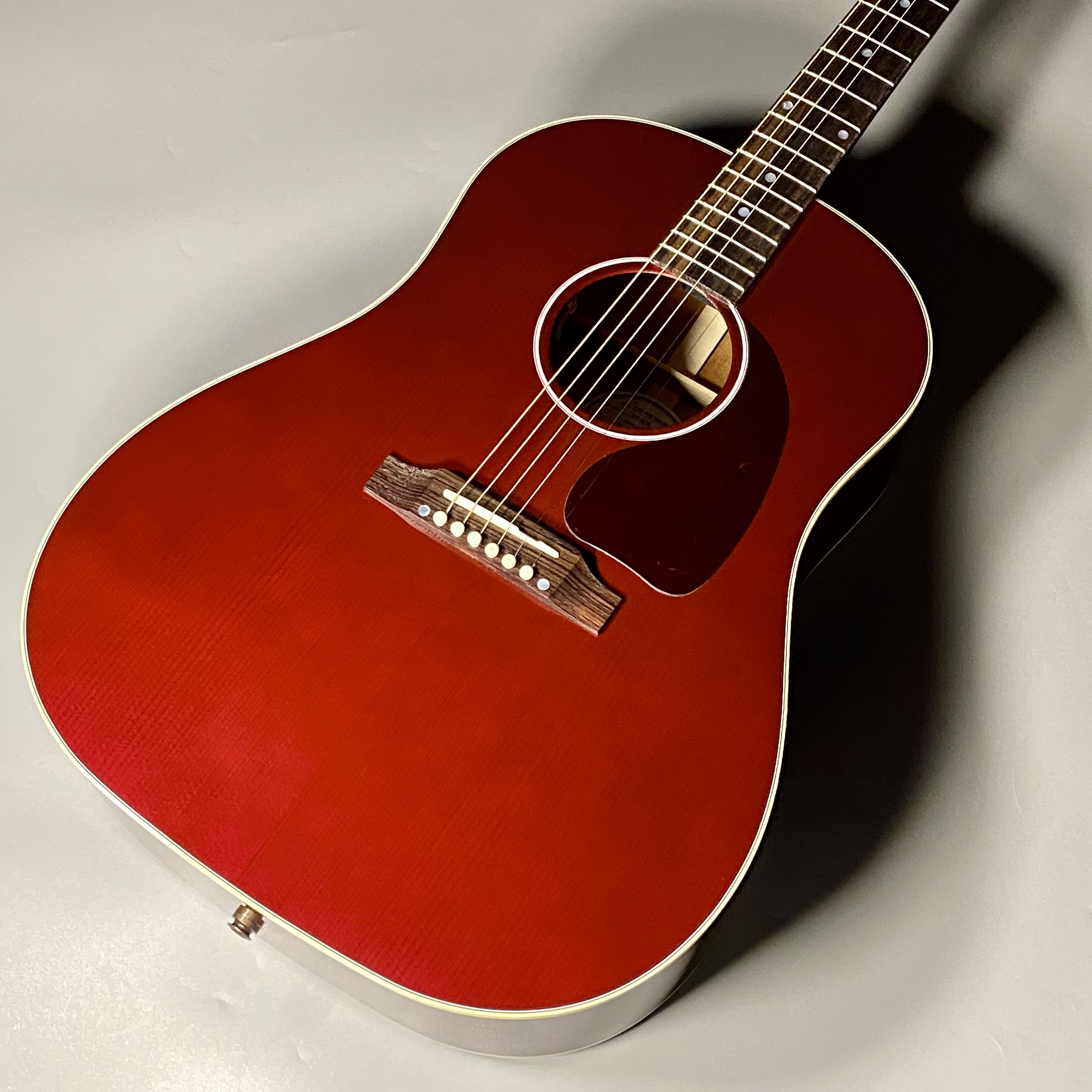 入荷情報】日本限定カラー Gibson J-45 Standard Wine Redが入荷