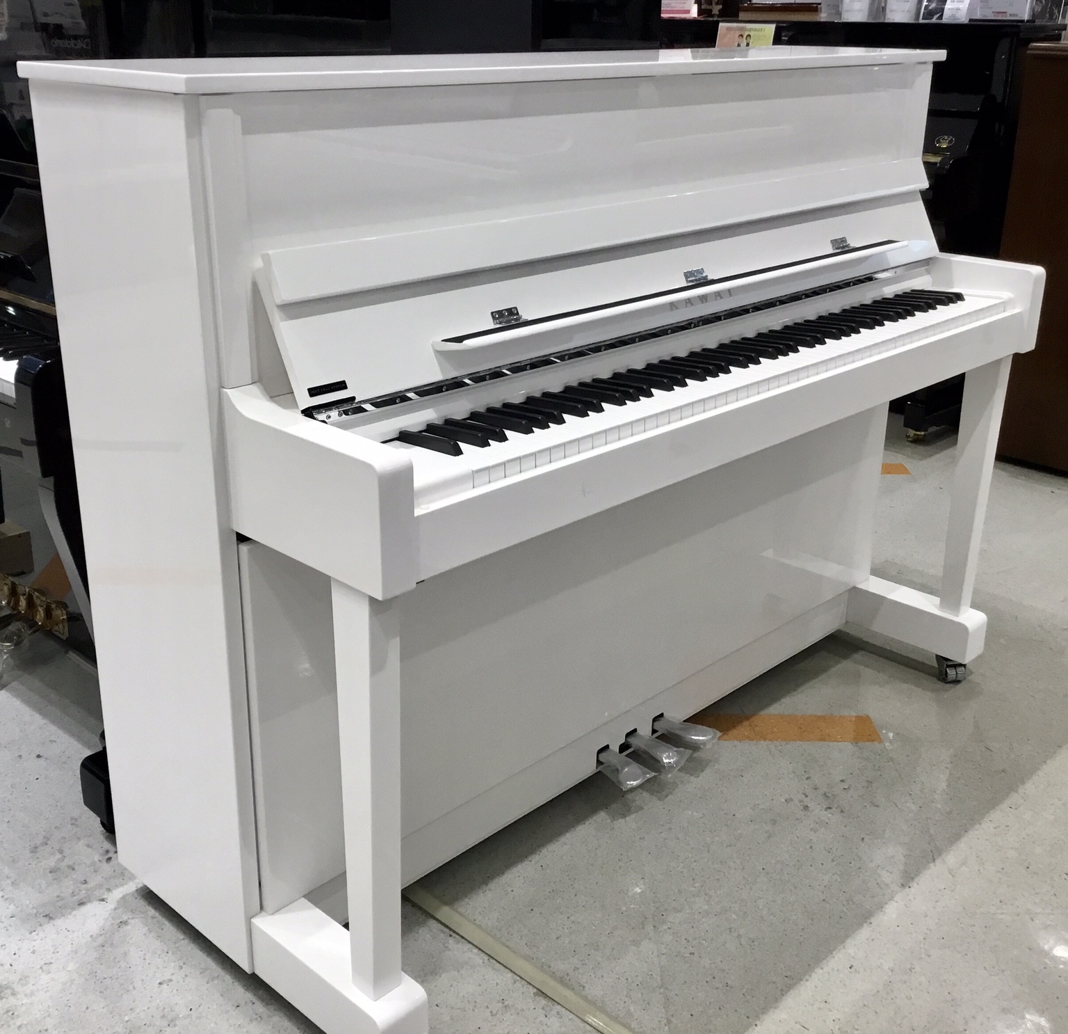 アップライトピアノ】KAWAI K-114SX 当店オススメ真っ白ピアノ♪｜島村