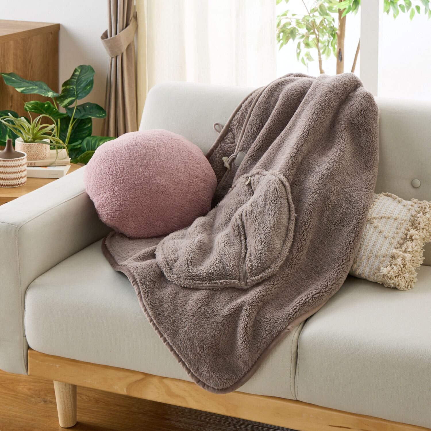 TSUBAKIです‼️吸湿発熱ホットテックス ふわふわブランケット新品2枚