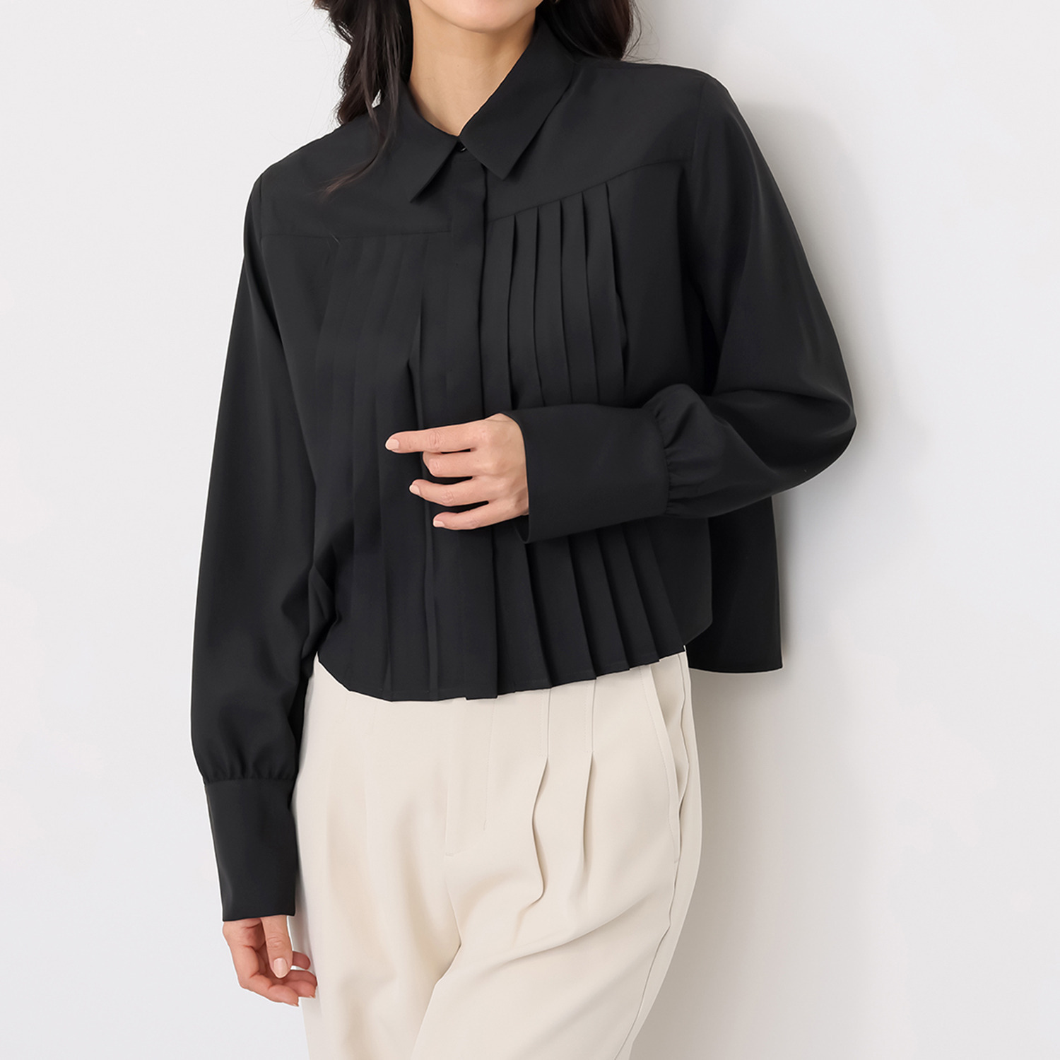 ミューリエ 大人クロップト丈で 洗練バランス プリーツデザイン