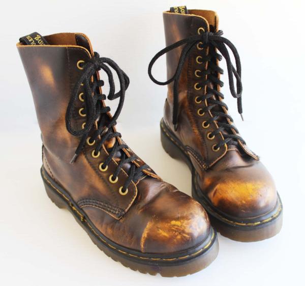英国製 DR.MARTENSドクターマーチン キャップトゥ 10ホールブーツ 厚底