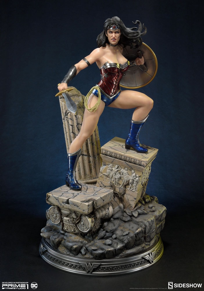 DC Comics Wonder Woman Statue by Sideshow Collectibles | Sideshow