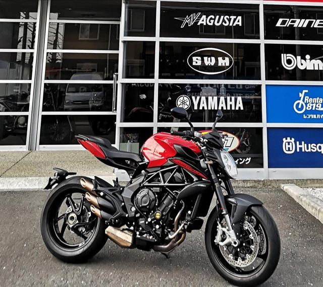 BRUTALE800 ROSSO | 忠さんが陣頭指揮をとってマフラーを開発していく