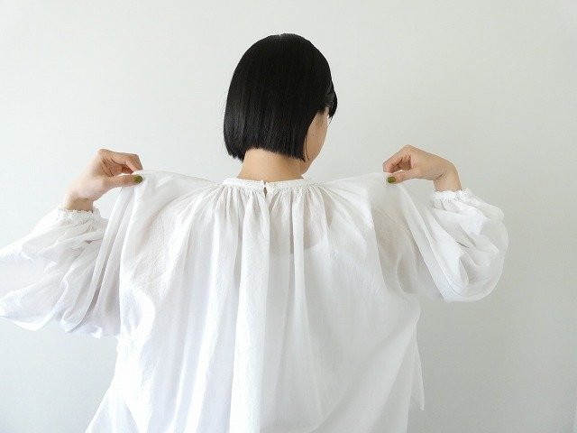 Veritecoeur(ヴェリテクール) コットンギャザーブラウス(ST-193