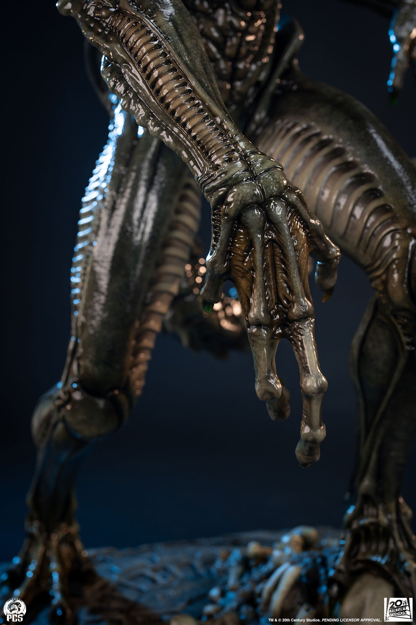 Alien vs. Predator - Grid Alien 1/2 Scale Statue - Spec Fiction Shop
