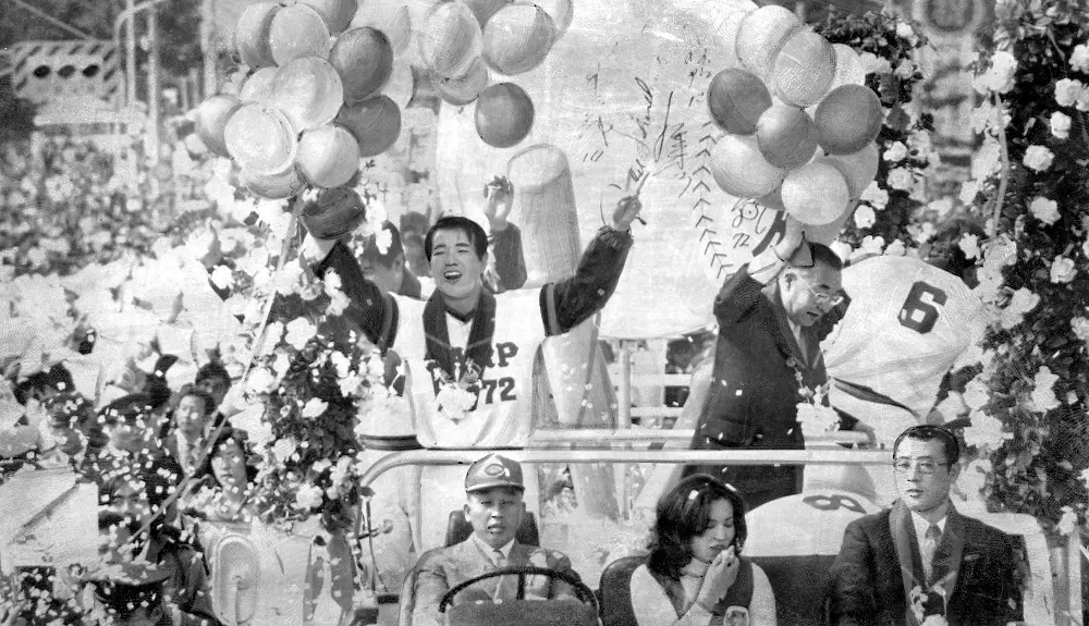 初優勝を果たした1975年の優勝パレード - スポニチ Sponichi Annex 野球