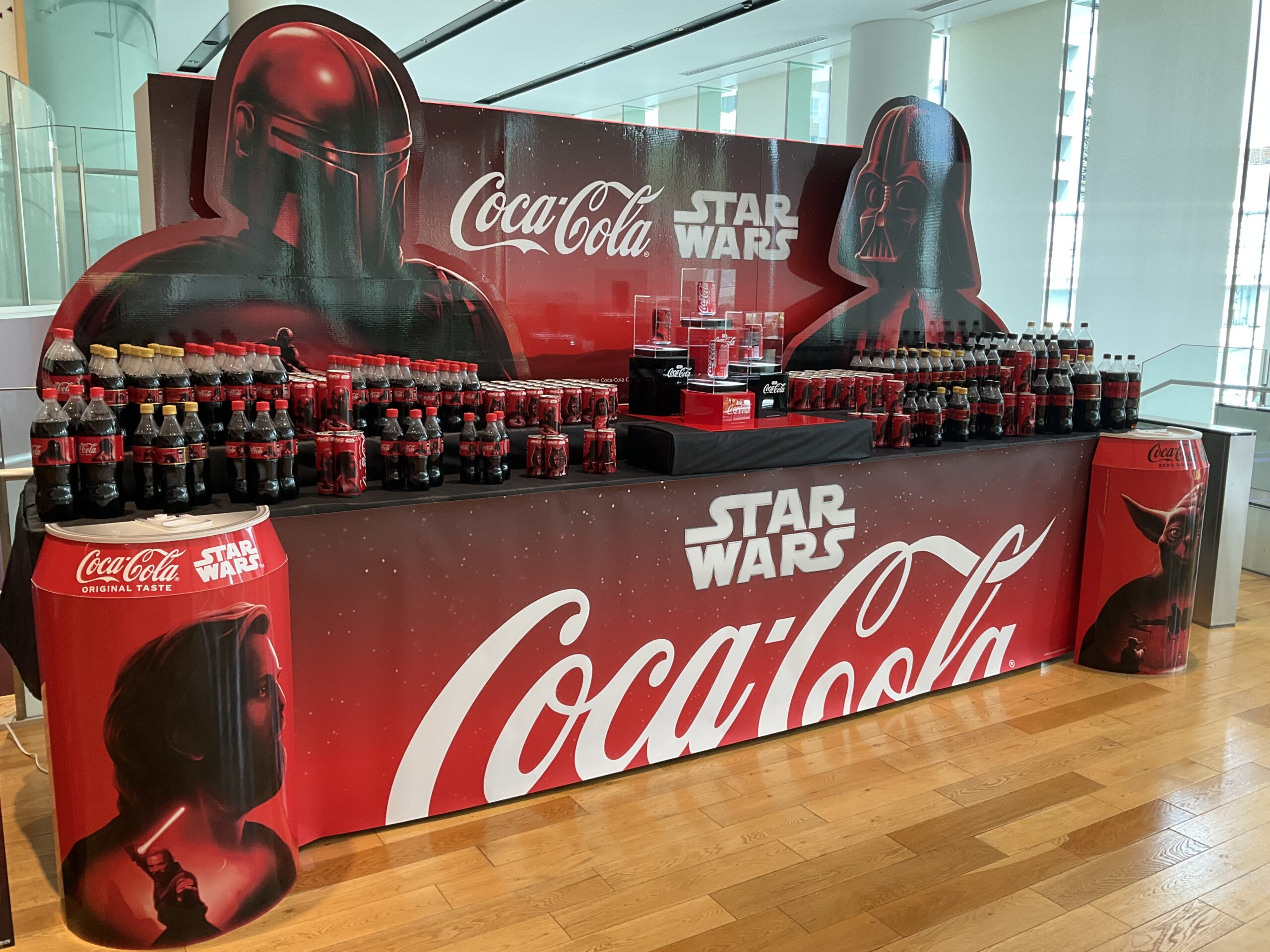 コカ・コーラ×スター・ウォーズ 18キャラクター・全45種類の限定