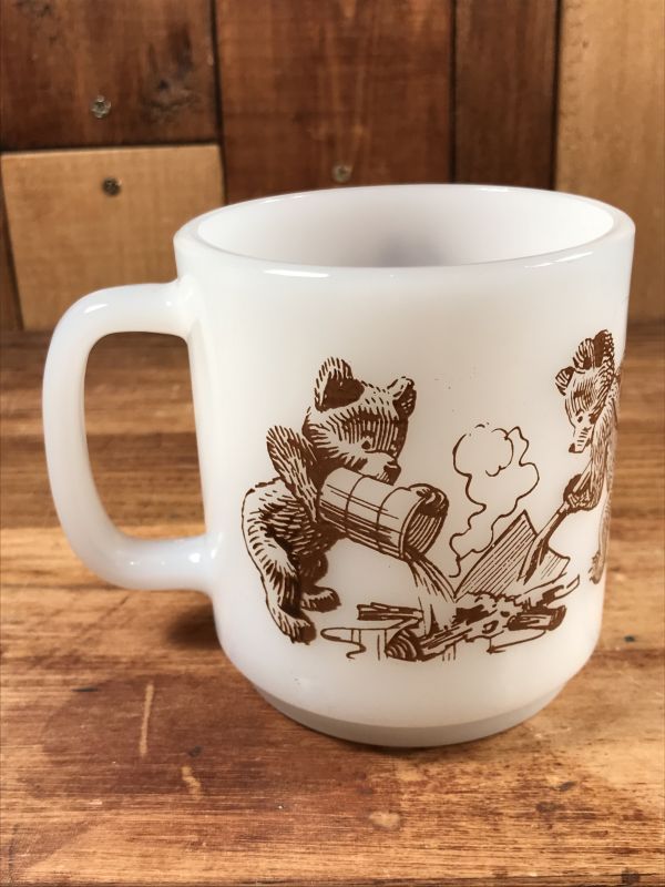 Glasbake “Smokey Bear” Milk Glass Mug スモーキーベア ビンテージ