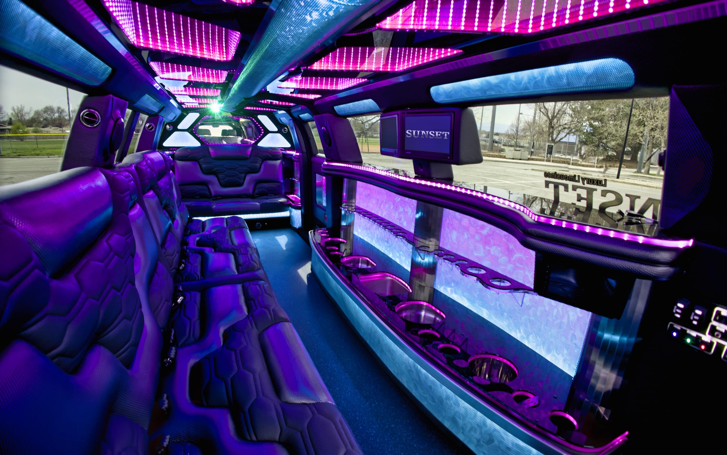 Cadillac XT6 (12-14 Passenger) | Sunset Luxury Limousines