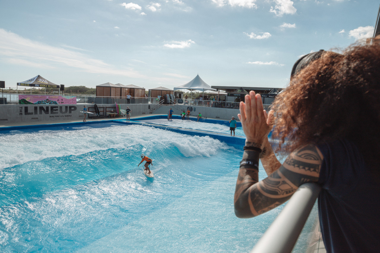 第1回「SOUNDWAVES at WAIKAI the LINEUP」オアフ島のウェーブプールで