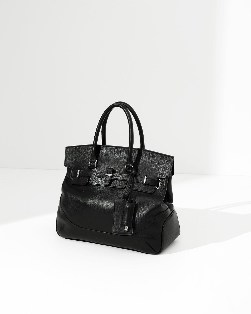 人気のボストンバッグをバーニーズ ニューヨークが別注