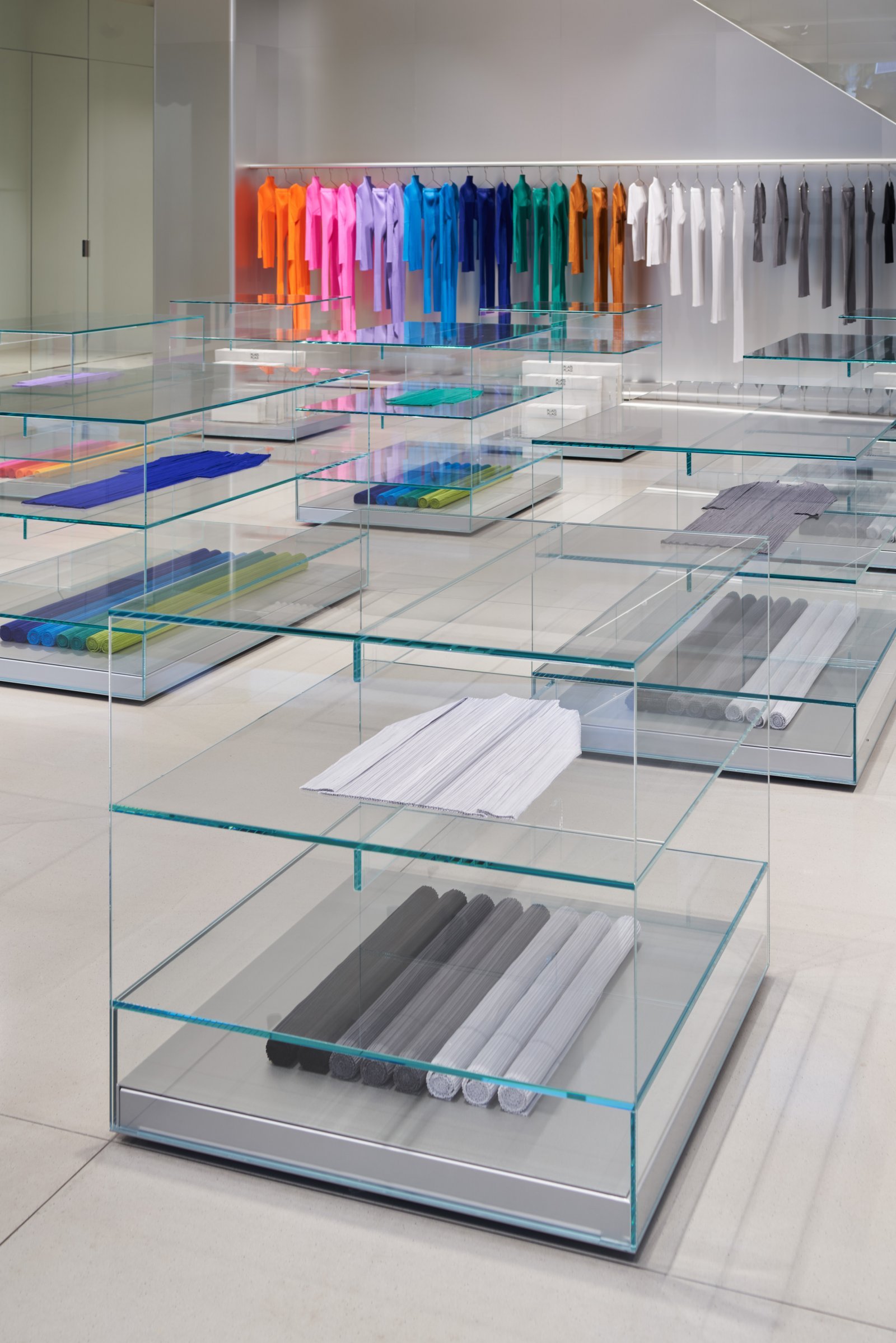 青山の新名所】プリーツ プリーズ イッセイ ミヤケ 青山が移転オープン