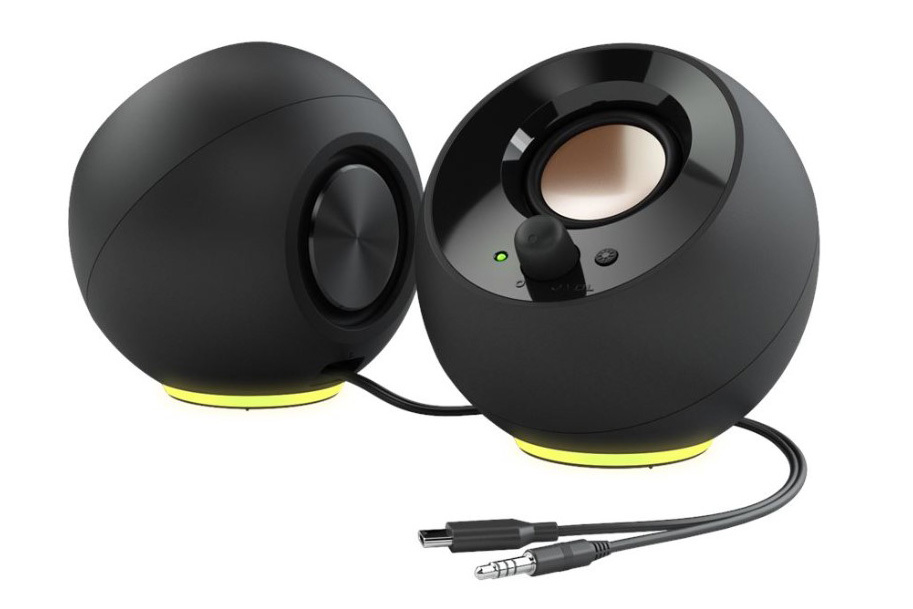 クリエイティブ、RGBライティング搭載のアクティブスピーカー