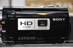 ソニー、プロジェクター機能搭載“Handycam”「HDR-PJ40V/PJ20」を発売