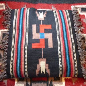20〜30年代アンティーク 卍（スワスティカ） ナバホラグクッションカバー