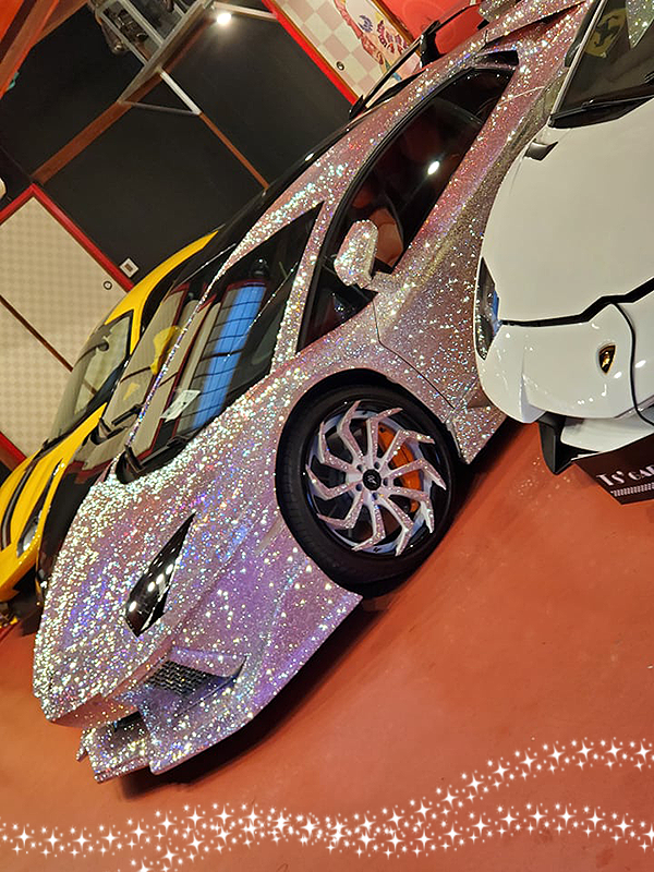 六左衛門に世界に1台だけのSWAROVSKI LAMBORGHINIアヴェンタドールが