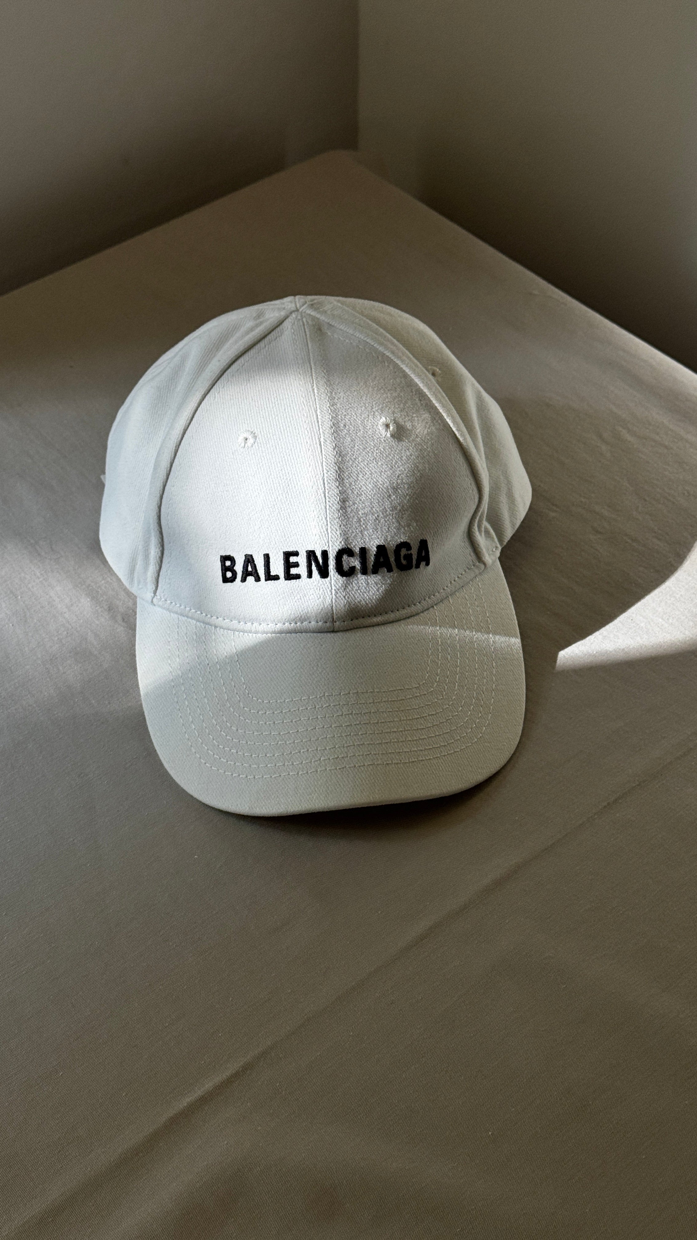 BALENCIAGA Archetype Cap White – REAWAKE