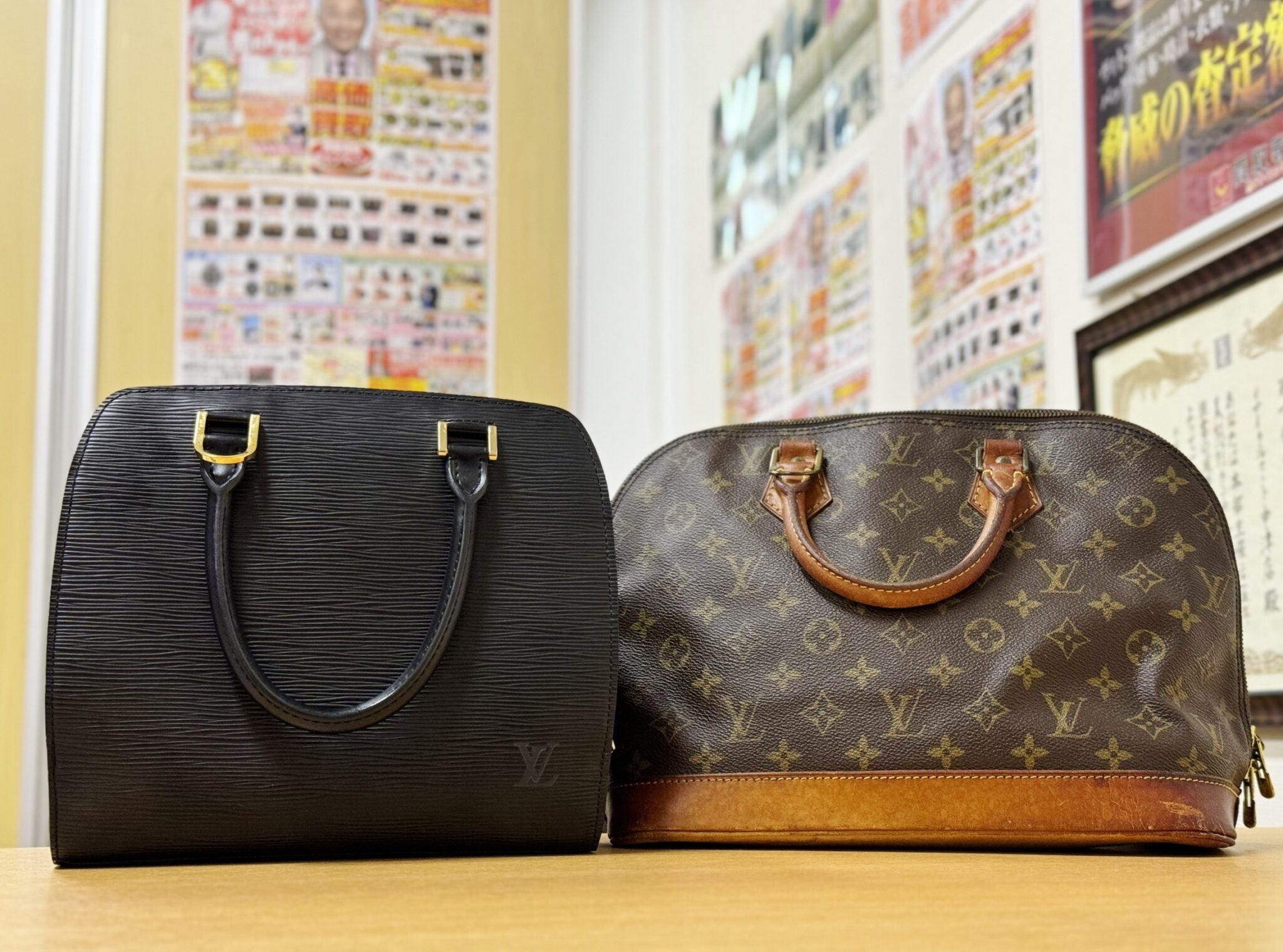 LOUIS VUITTON(ルイヴィトン) M52052 エピ ノワール ポンヌフ レザー