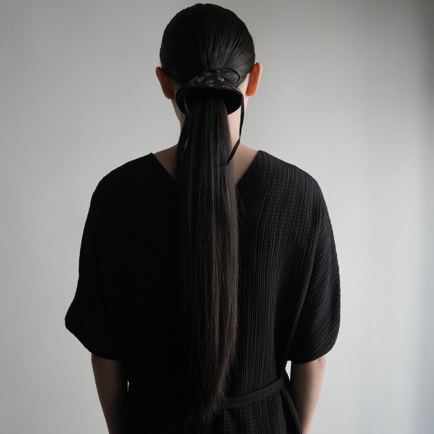 伝統工芸「金彩」をあしらったヘアアクセサリー「KInsai Loop Hair Wrap」