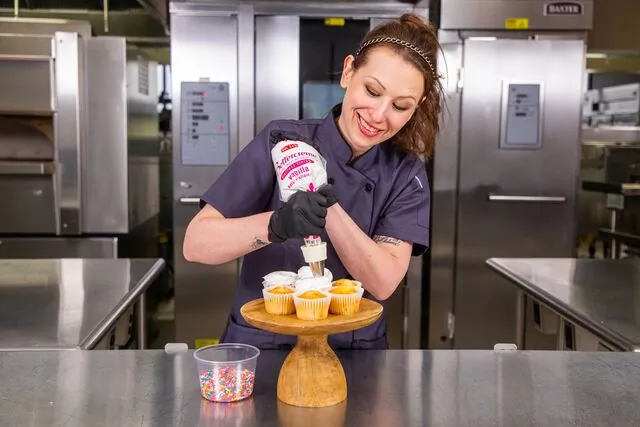 Bettercreme® Vanilla Icing, 9-Lb Pail | Rich's USA