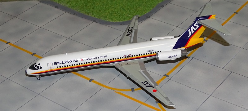 JAS日本エアシステム Boeing 777－200レインボウ・ジェット, McDonnell