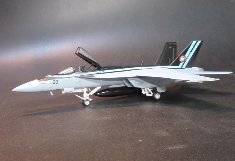 F/A-18E TOPGUN MAVERICK (HASEGAWA 1/72)＞特集 世界の名機