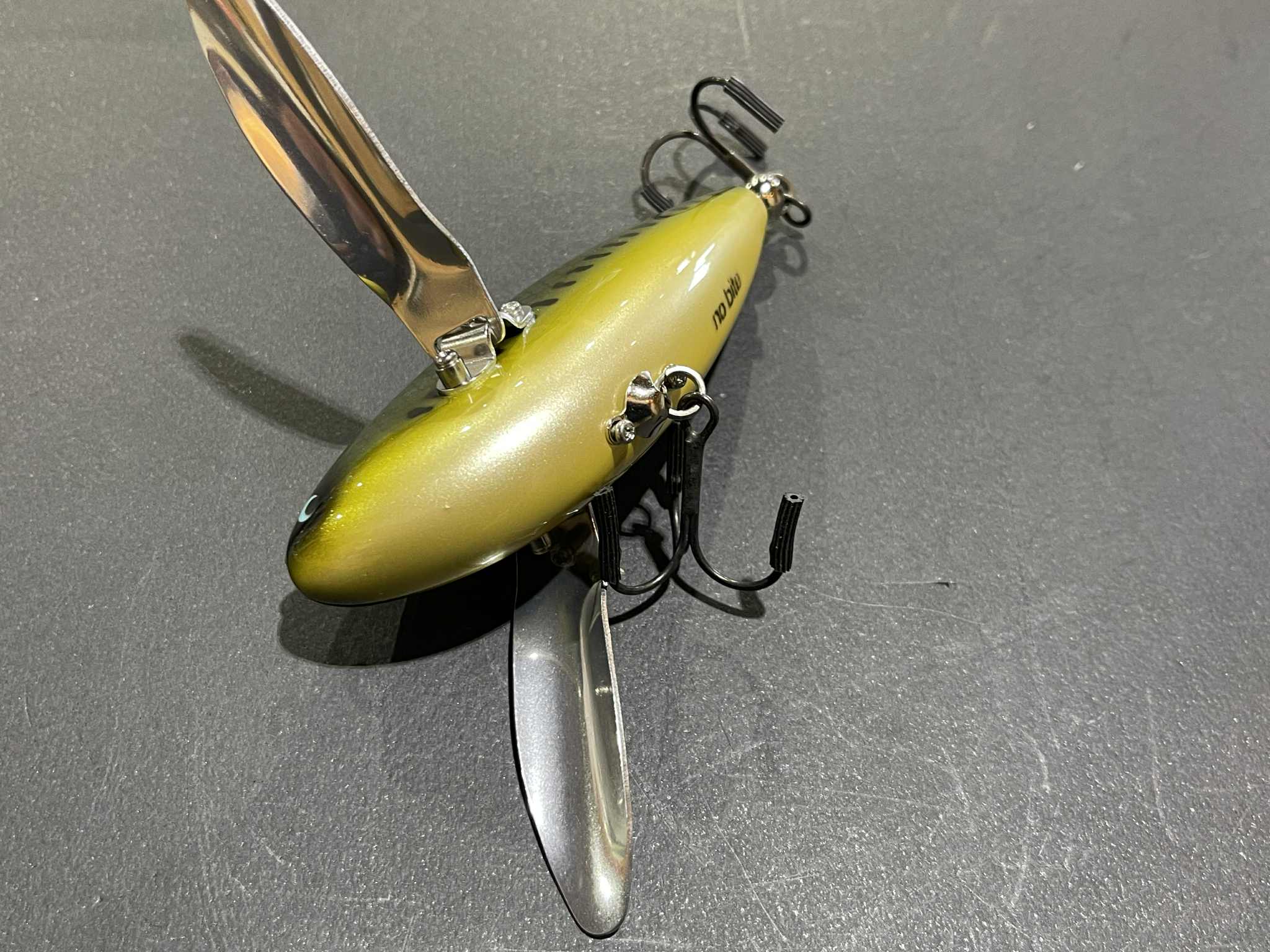 ノーバイト オリジナルルアー 大きい平羽 バスカラー パールイエロー