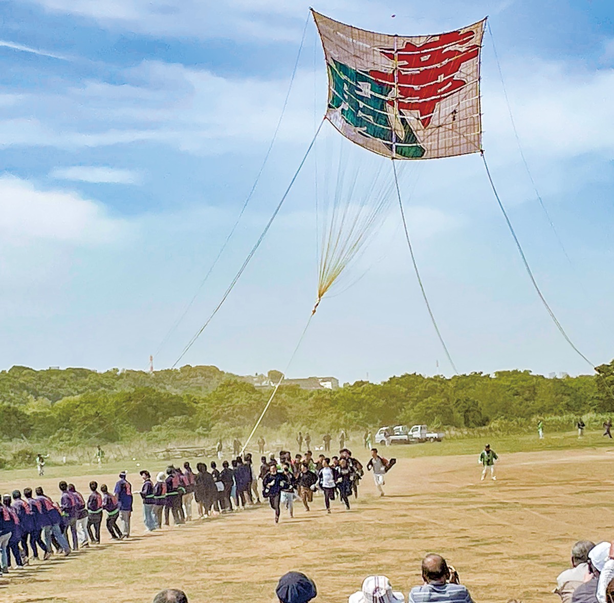 5月4・5日 相模川に大凧が舞う 座架依橋近く、座間市側 | 厚木・愛川