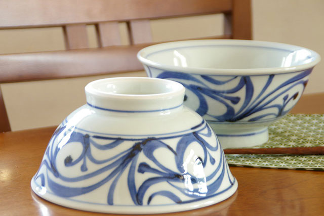 砥部焼の和食器 梅山窯の丼鉢 【砥部工房 からくさ】