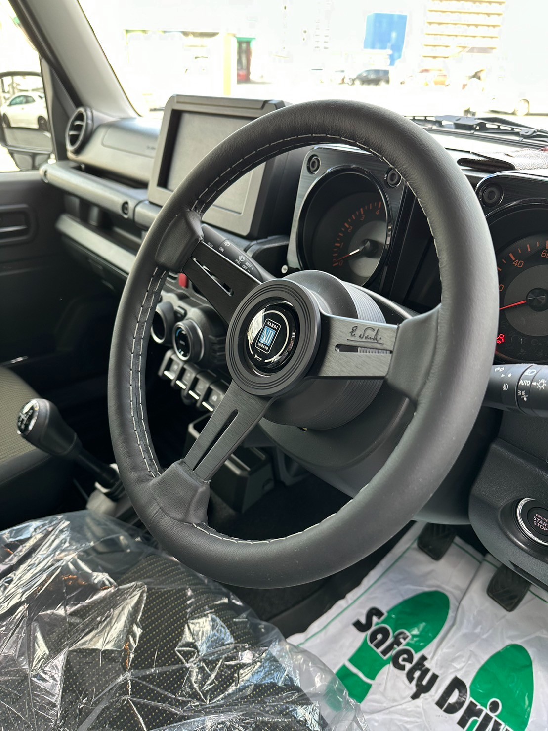 ジムニーJB64にナルディステアリング装着しました！ | 店舗おススメ