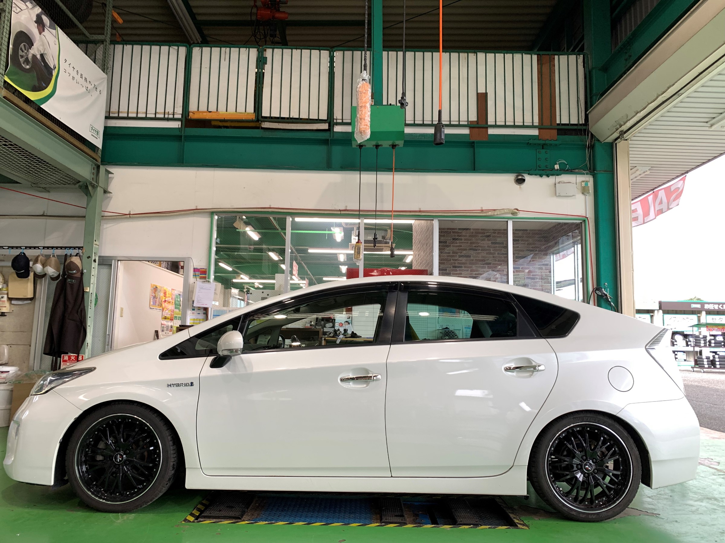 30系プリウス+TEIN FLEX Z車高調 | 店舗おススメ情報 | タイヤ館 六甲