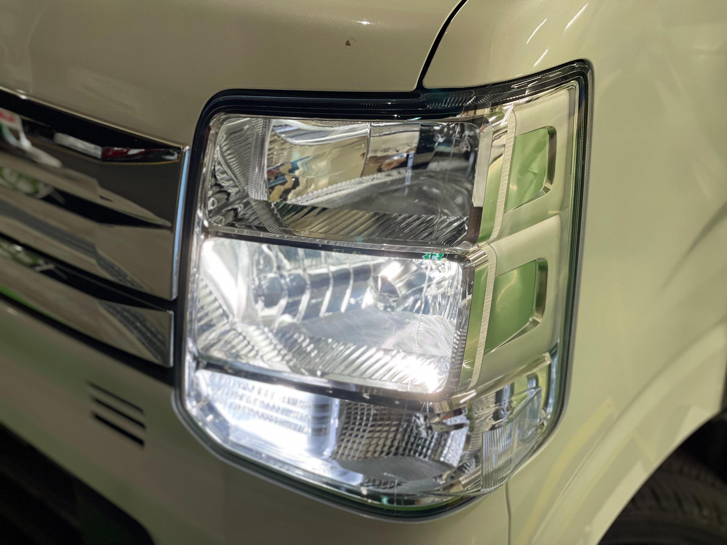 スズキ エブリイワゴン DA17W ヘッドライトバルブHID取付 | 店舗お