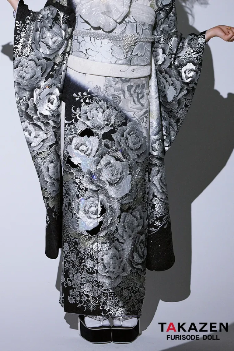 モード系 黒/シルバー(銀色) バラ柄 一番人気 派手 ギャル振袖 目立つ