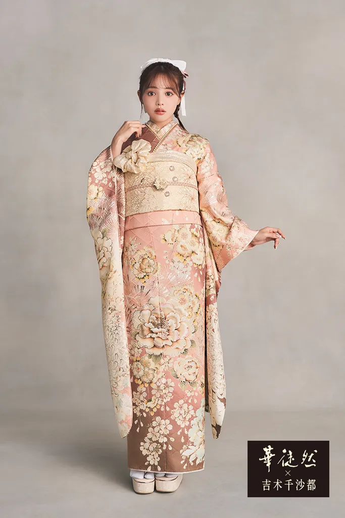 華徒然×吉木千沙都 ピンクベージュ 乱菊柄/牡丹柄 かわいい タカゼン