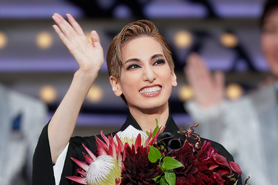 柚香 光「ザ・ラストデイ」｜宝塚歌劇をブルーレイ・DVD・CDで楽しむ