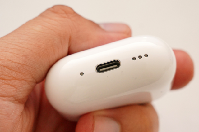 AirPods 4レビュー。軽い装着感とノイキャン両立、自然な外音が魅力